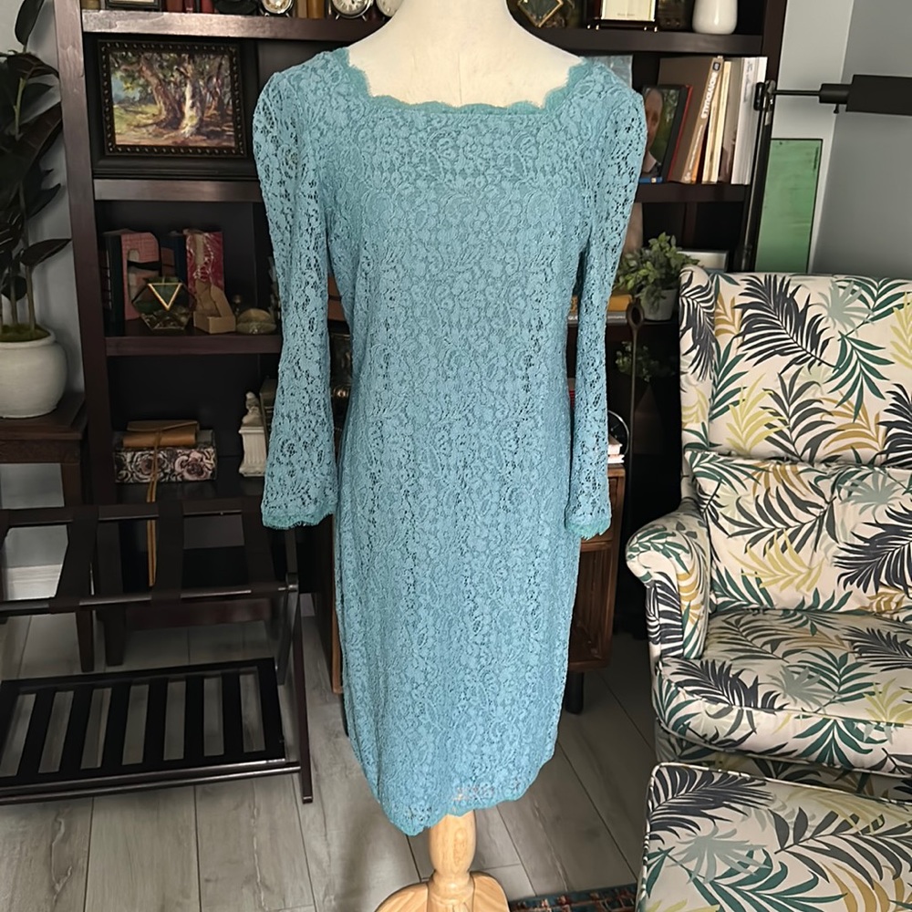 Adrianna Papell sz 12 Beautiful Feminine Blue Lace Dress Back Zipper Double End
